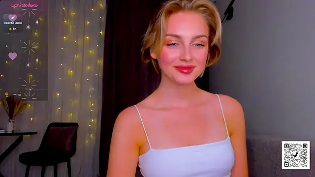 Snapshot of pretty_girlnextdoor chatting on January 2025 06:13:02 PM pretty girlnextdoor online show from January 2025 06:13:02 PM