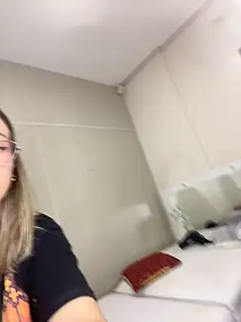 Snapshot of loira_messi chatting on November 2025 02:47:01 AM loira messi online show from November 2025 02:47:01 AM