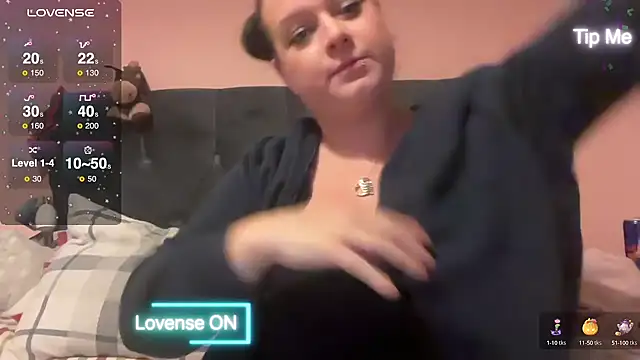 Snapshot of NaughtyWifeUK chatting on December 2024 06:49:01 PM NaughtyWifeUK online show from December 2024 06:49:01 PM