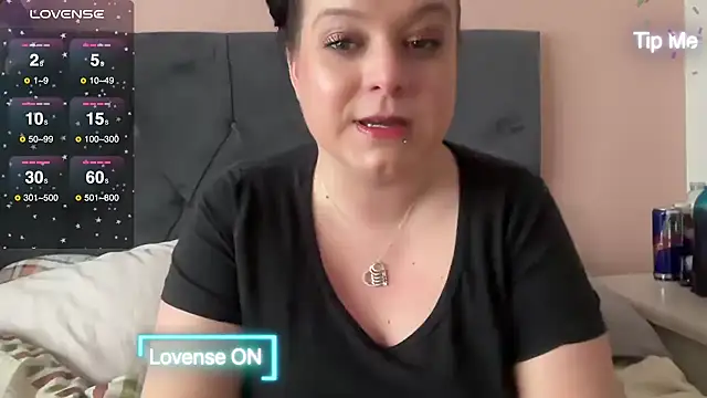 Snapshot of NaughtyWifeUK chatting on December 2024 02:31:02 PM NaughtyWifeUK online show from December 2024 02:31:02 PM