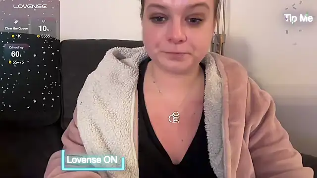 Snapshot of NaughtyWifeUK chatting on December 2024 09:35:01 PM NaughtyWifeUK online show from December 2024 09:35:01 PM