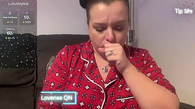 Snapshot of NaughtyWifeUK chatting on December 2024 09:30:02 PM NaughtyWifeUK online show from December 2024 09:30:02 PM