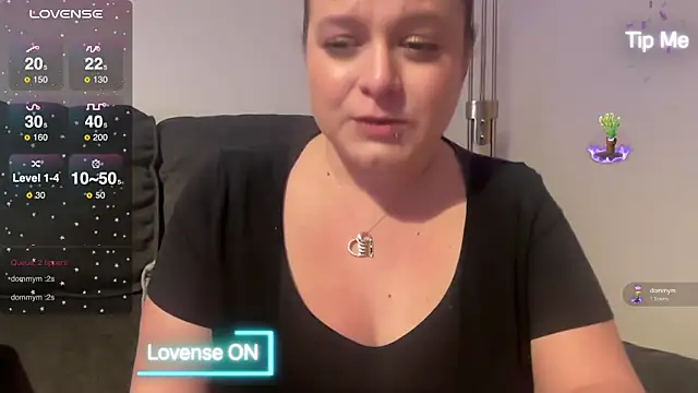 Snapshot of NaughtyWifeUK chatting on December 2024 01:36:02 AM NaughtyWifeUK online show from December 2024 01:36:02 AM