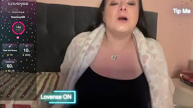 Snapshot of NaughtyWifeUK chatting on January 2025 04:50:02 PM NaughtyWifeUK online show from January 2025 04:50:02 PM