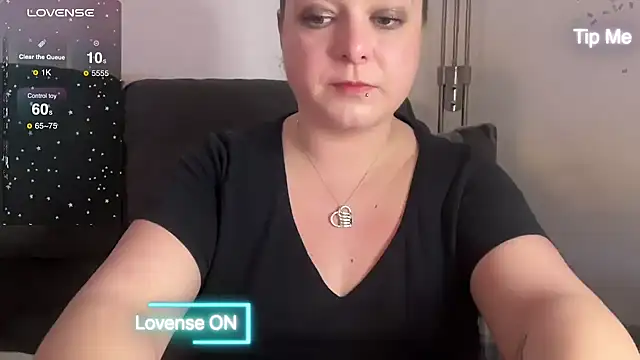 Snapshot of NaughtyWifeUK chatting on February 2025 11:24:01 PM NaughtyWifeUK online show from February 2025 11:24:01 PM