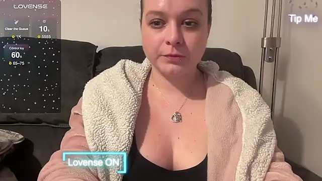 Snapshot of NaughtyWifeUK chatting on February 2025 12:16:01 AM NaughtyWifeUK online show from February 2025 12:16:01 AM