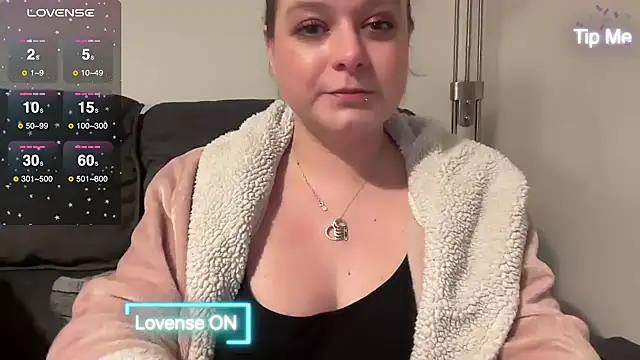 Snapshot of NaughtyWifeUK chatting on February 2025 12:41:01 AM NaughtyWifeUK online show from February 2025 12:41:01 AM