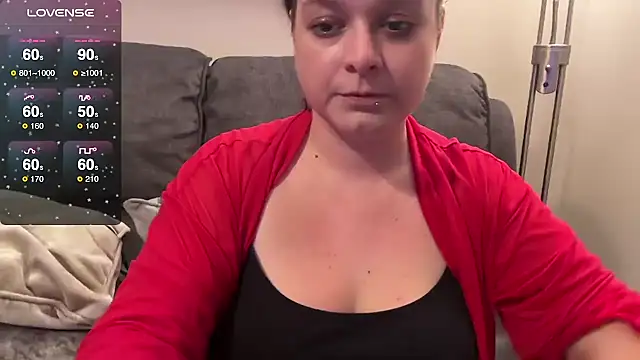 Snapshot of NaughtyWifeUK chatting on November 2025 01:15:01 AM NaughtyWifeUK online show from November 2025 01:15:01 AM