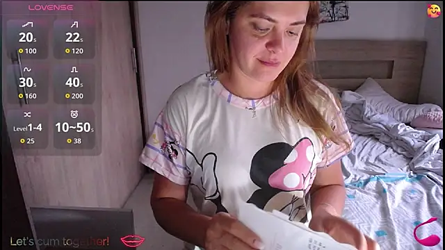 ParisW online show from September 2025 12:10:02 PM