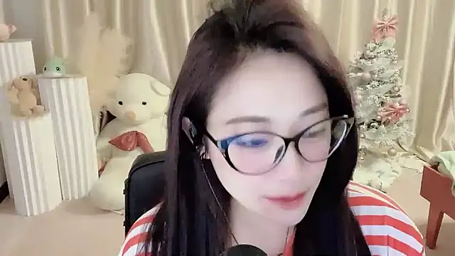 Daisy-77 online show from December 2024 07:07:02 PM