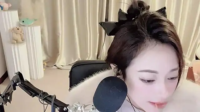 Daisy-77 online show from January 2025 08:22:01 PM