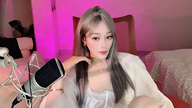 Snapshot of Daisy-77 chatting on October 2025 01:44:01 PM Daisy-77 online show from October 2025 01:44:01 PM