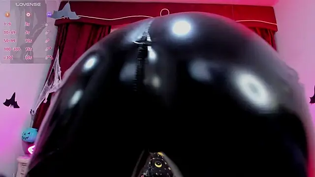 Snapshot of Maddissonlove chatting on October 2025 01:12:02 PM Maddissonlove online show from October 2025 01:12:02 PM