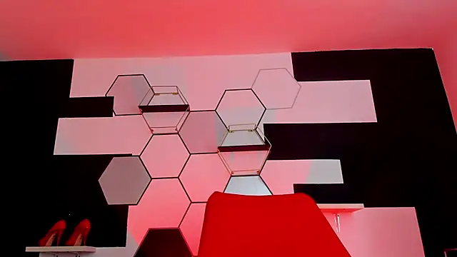 alondrabigtits online show from December 2024 12:31:01 PM