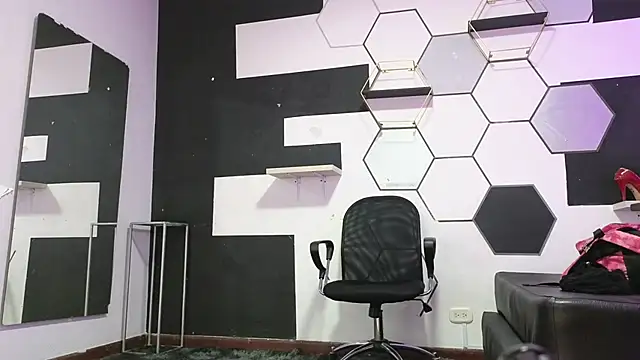 Snapshot of alondrabigtits chatting on October 2025 12:04:02 PM alondrabigtits online show from October 2025 12:04:02 PM