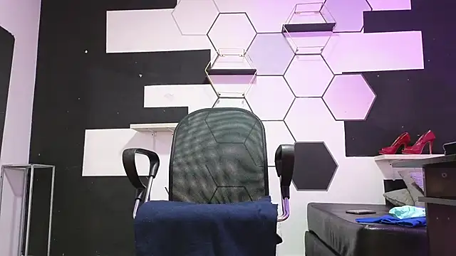 Snapshot of alondrabigtits chatting on October 2025 12:16:02 PM alondrabigtits online show from October 2025 12:16:02 PM