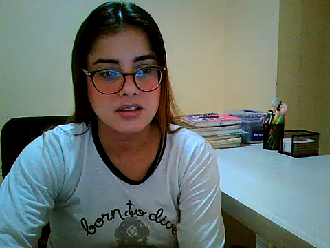 Snapshot of maliamiller chatting on September 2025 03:06:02 PM maliamiller online show from September 2025 03:06:02 PM