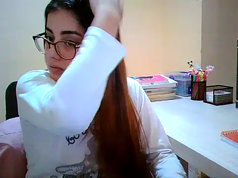 Snapshot of maliamiller chatting on October 2025 04:30:01 AM maliamiller online show from October 2025 04:30:01 AM