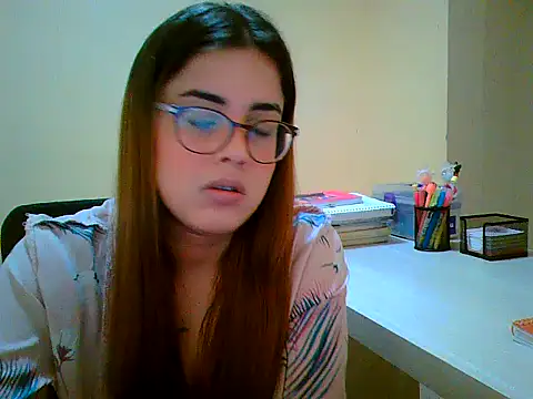 Snapshot of maliamiller chatting on October 2025 07:51:01 AM maliamiller online show from October 2025 07:51:01 AM