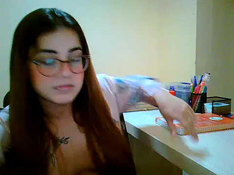 Snapshot of maliamiller chatting on October 2025 06:32:02 PM maliamiller online show from October 2025 06:32:02 PM