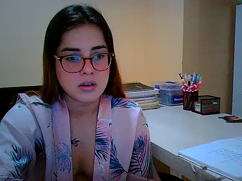 Snapshot of maliamiller chatting on October 2025 08:36:02 PM maliamiller online show from October 2025 08:36:02 PM