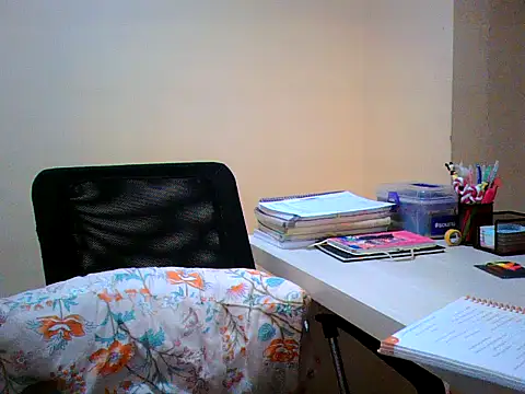 Snapshot of maliamiller chatting on October 2025 06:15:01 AM maliamiller online show from October 2025 06:15:01 AM