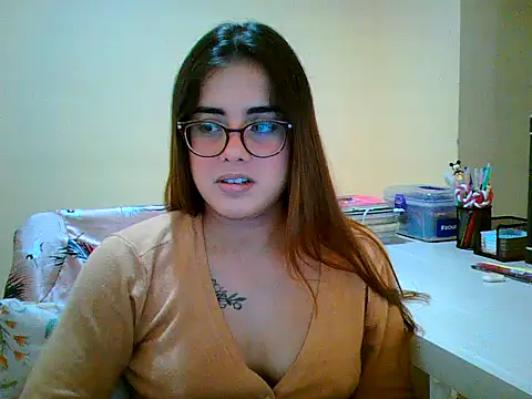 Snapshot of maliamiller chatting on October 2025 03:07:02 AM maliamiller online show from October 2025 03:07:02 AM