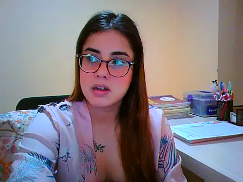 Snapshot of maliamiller chatting on November 2025 06:27:01 AM maliamiller online show from November 2025 06:27:01 AM