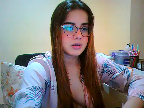 Snapshot of maliamiller chatting on November 2025 10:56:02 PM maliamiller online show from November 2025 10:56:02 PM