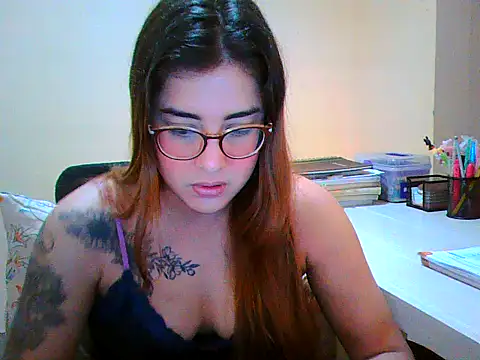 Snapshot of maliamiller chatting on November 2025 04:24:02 AM maliamiller online show from November 2025 04:24:02 AM