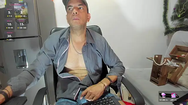 latinmartin73 online show from December 2024 06:04:02 PM