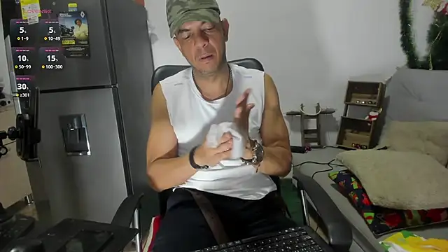 latinmartin73 online show from December 2024 03:41:01 AM