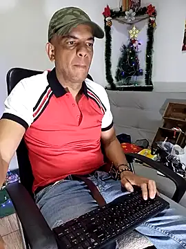 latinmartin73 online show from December 2024 10:28:01 PM
