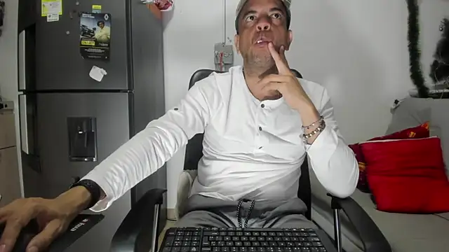 latinmartin73 online show from December 2024 02:31:02 AM