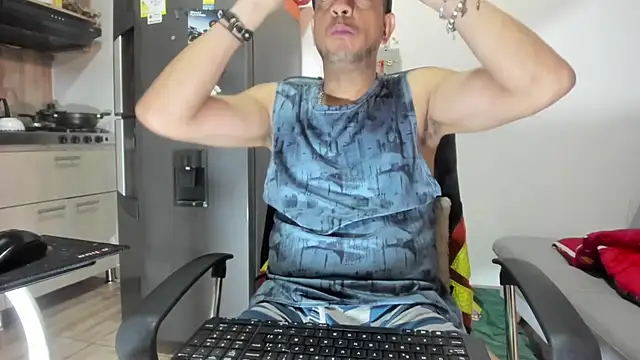 latinmartin73 online show from January 2025 08:28:02 PM