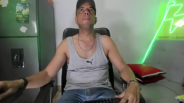 latinmartin73 online show from January 2025 09:57:01 PM
