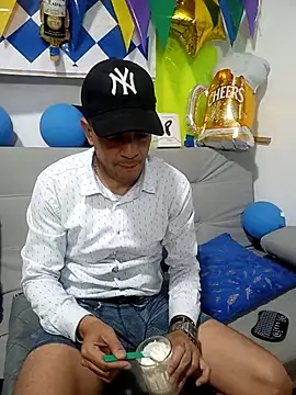 Snapshot of latinmartin73 chatting on October 2025 11:55:01 PM latinmartin73 online show from October 2025 11:55:01 PM