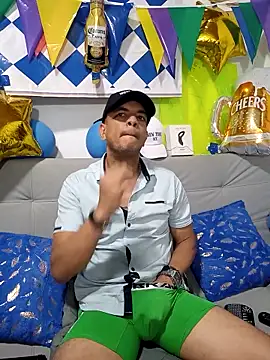 Snapshot of latinmartin73 chatting on October 2025 12:07:01 AM latinmartin73 online show from October 2025 12:07:01 AM