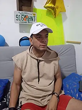 Snapshot of latinmartin73 chatting on October 2025 02:05:01 PM latinmartin73 online show from October 2025 02:05:01 PM