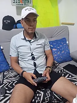 Snapshot of latinmartin73 chatting on October 2025 12:11:02 AM latinmartin73 online show from October 2025 12:11:02 AM