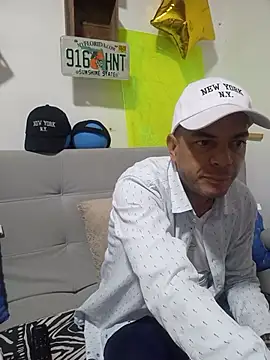 Snapshot of latinmartin73 chatting on October 2025 12:25:01 AM latinmartin73 online show from October 2025 12:25:01 AM