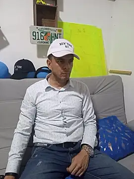 Snapshot of latinmartin73 chatting on October 2025 12:19:01 AM latinmartin73 online show from October 2025 12:19:01 AM