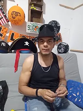 Snapshot of latinmartin73 chatting on October 2025 12:33:01 AM latinmartin73 online show from October 2025 12:33:01 AM