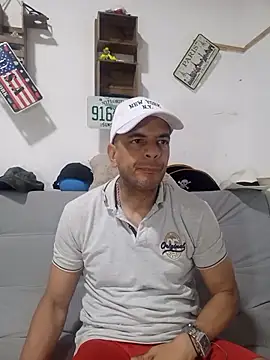 Snapshot of latinmartin73 chatting on November 2025 01:15:01 AM latinmartin73 online show from November 2025 01:15:01 AM