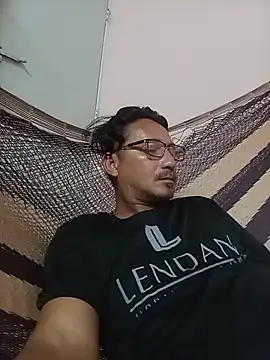 Andresguz35 online show from October 2025 03:41:02 AM