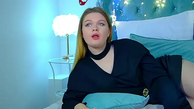 CrystalLyons online show from December 2024 03:26:01 PM