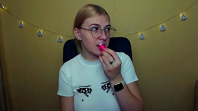 Snapshot of Luna_Lush_ chatting on December 2024 09:06:02 AM Luna Lush online show from December 2024 09:06:02 AM