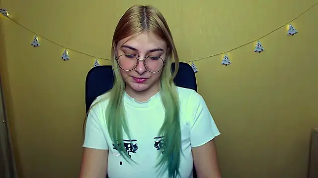 Snapshot of Luna_Lush_ chatting on December 2024 12:13:01 PM Luna Lush online show from December 2024 12:13:01 PM