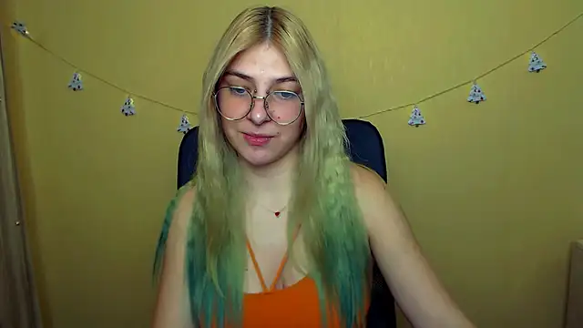 Snapshot of Luna_Lush_ chatting on December 2024 12:33:02 PM Luna Lush online show from December 2024 12:33:02 PM