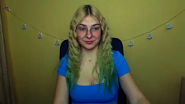 Snapshot of Luna_Lush_ chatting on December 2024 08:23:02 AM Luna Lush online show from December 2024 08:23:02 AM